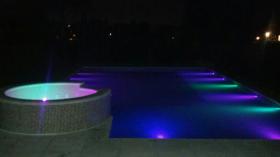 Luces led en piscinas